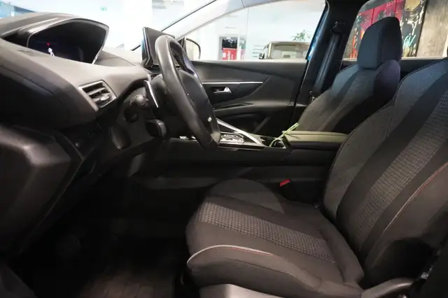 Peugeot 5008 view 8