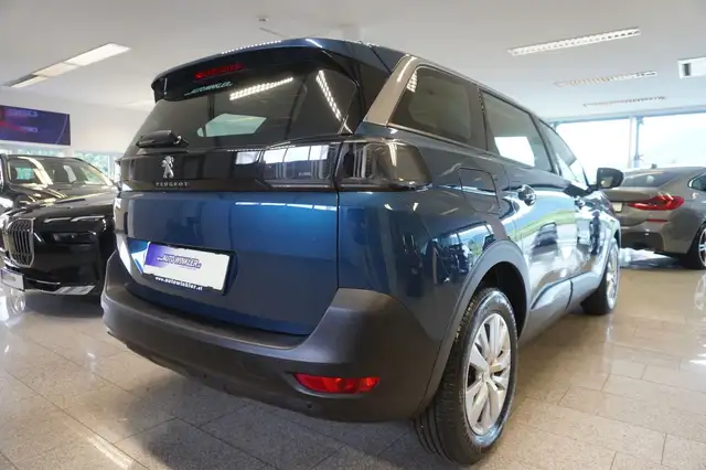 Peugeot 5008 view 5