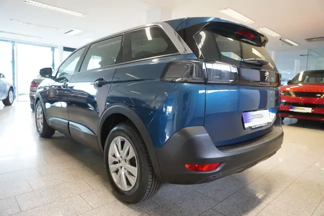 Peugeot 5008 view 4