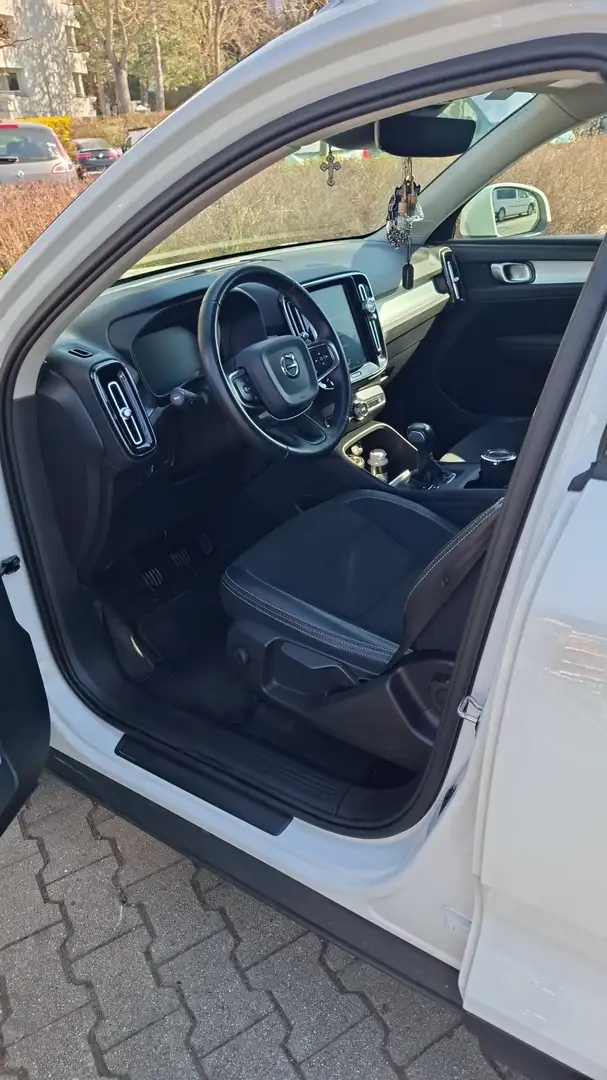 Volvo XC40 XC40 T3 Momentum Pro Weiß - 2