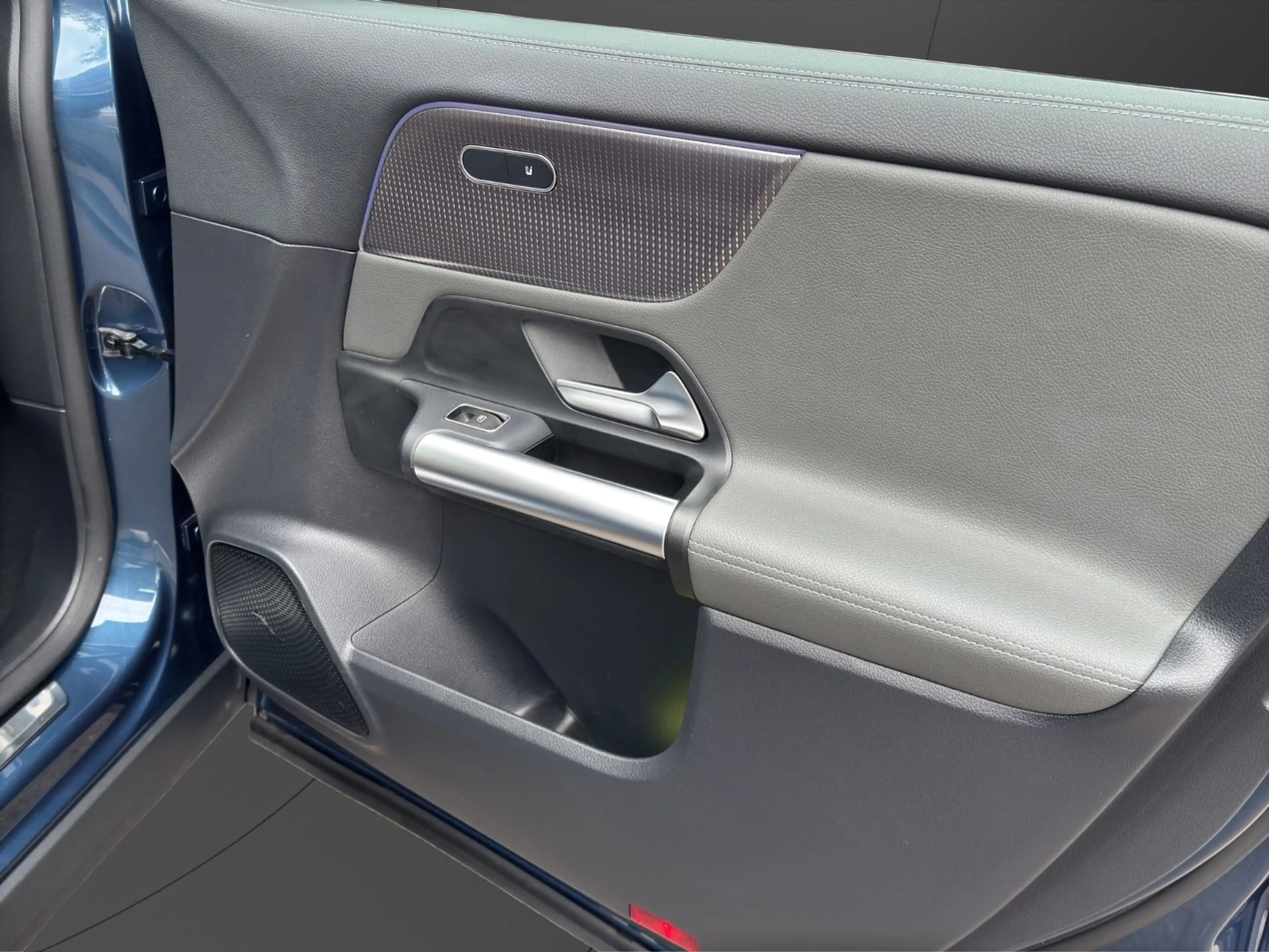 Mercedes-Benz EQA 250 Electric Art 360° ACC Keyless Ambi-light — photo 23