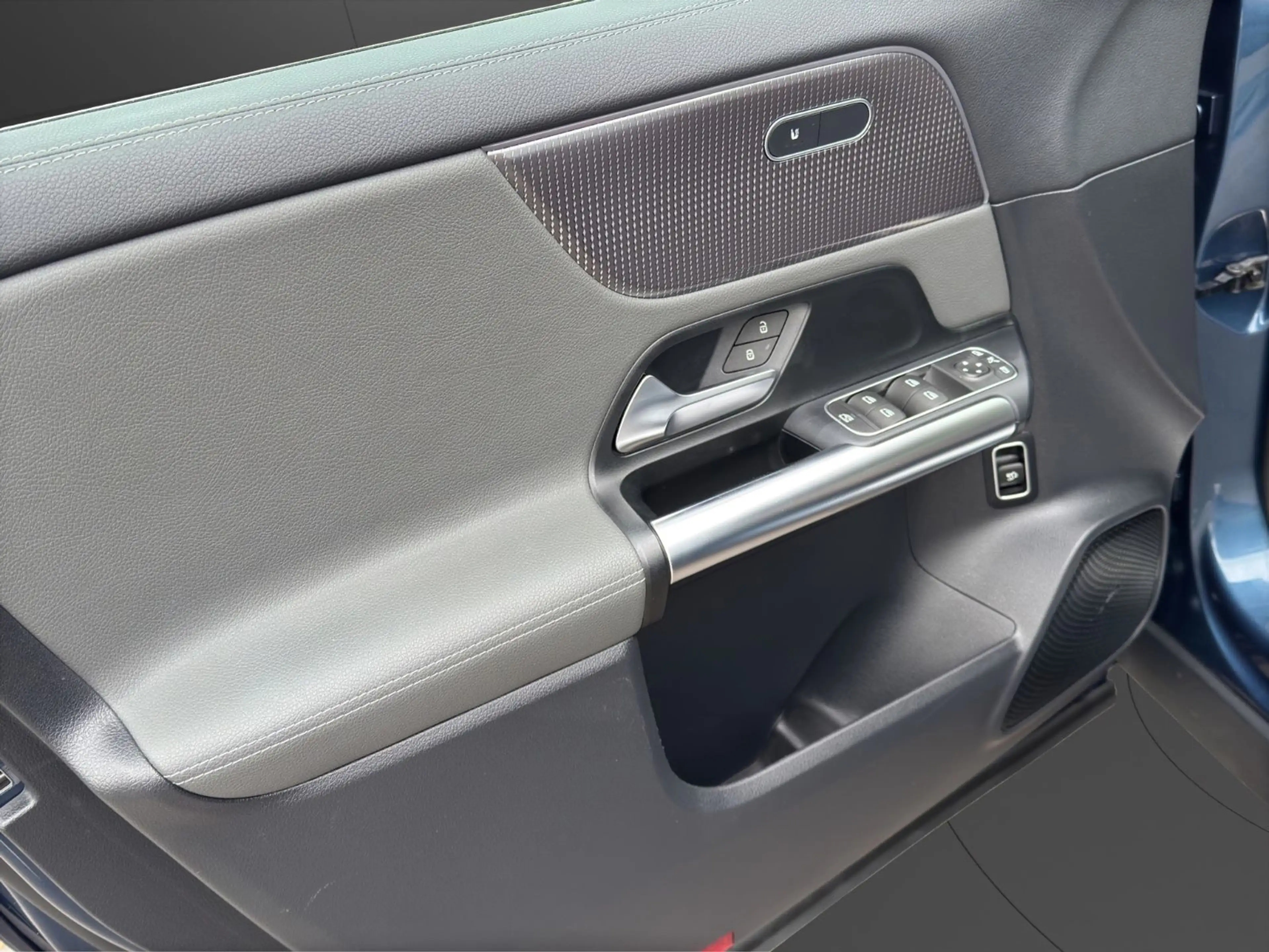 Mercedes-Benz EQA 250 Electric Art 360° ACC Keyless Ambi-light — photo 24