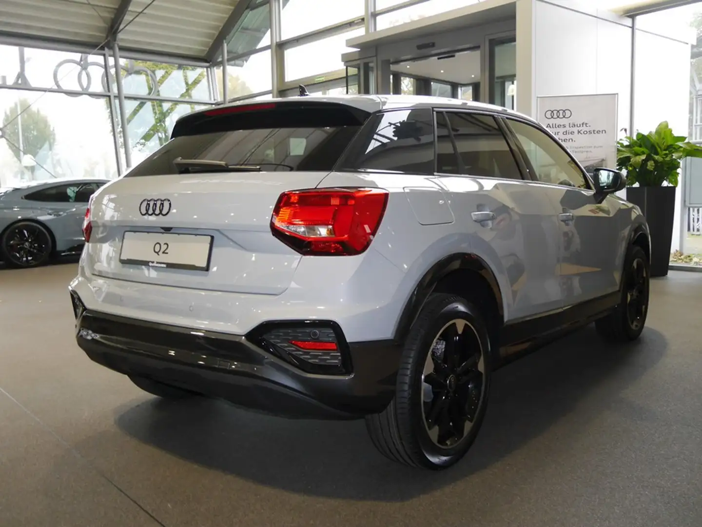 Audi Q2 Advanced 35TDI S-Tr. Optik Paket schwarz Grau - 2