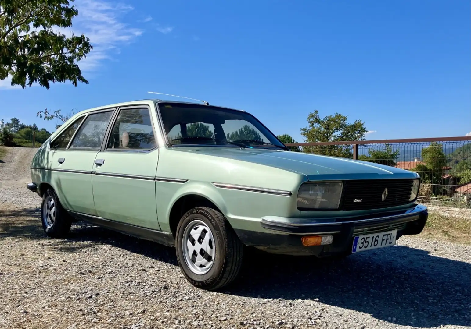 Renault R 18 Berlina Manual de 5 Puertas Verde - 1