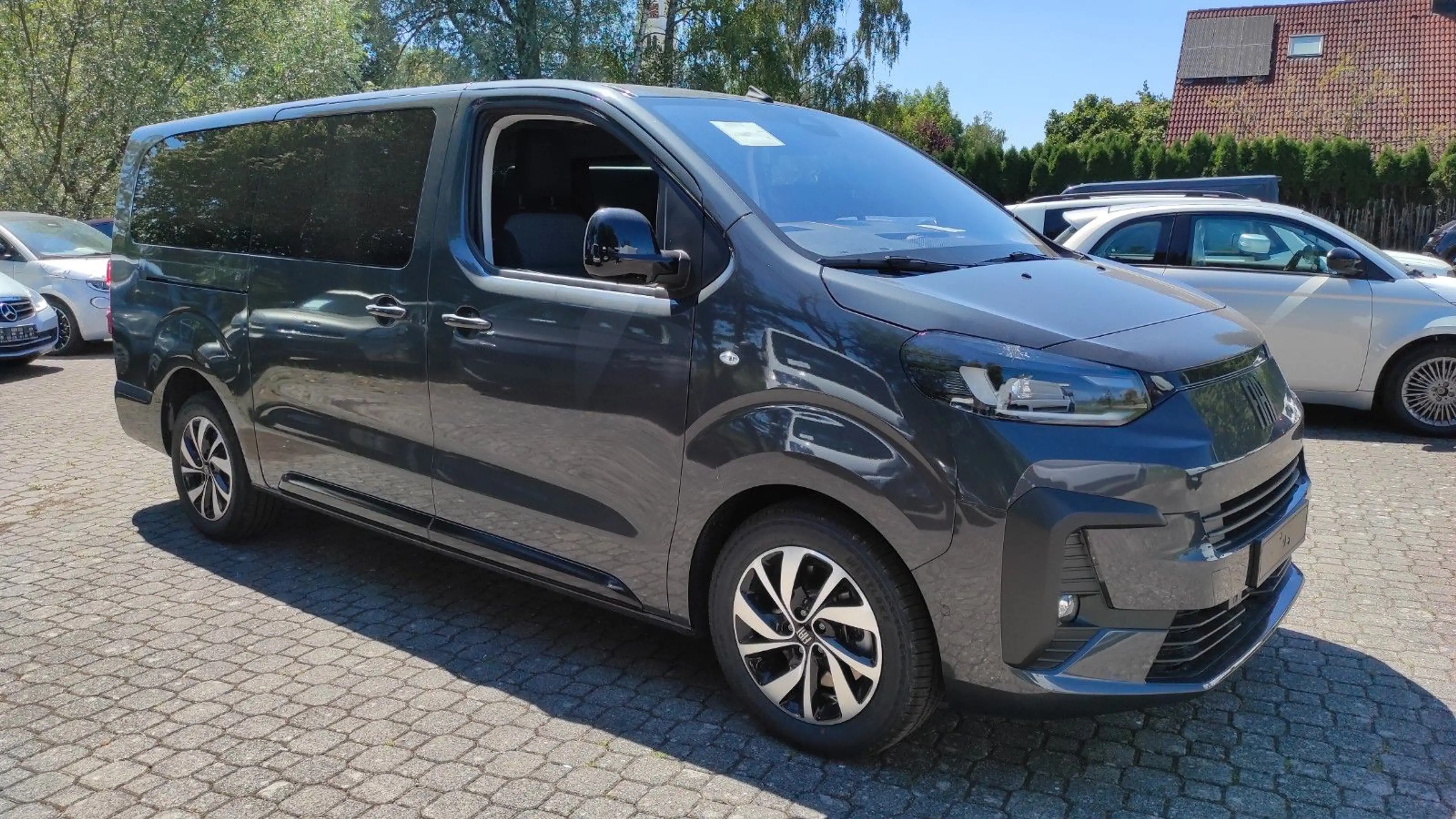 Fiat Ulysse 2.2 ICON 180 AT8 L3 — photo 4
