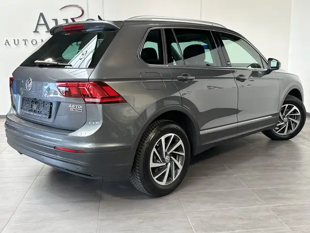 Volkswagen Tiguan view 4