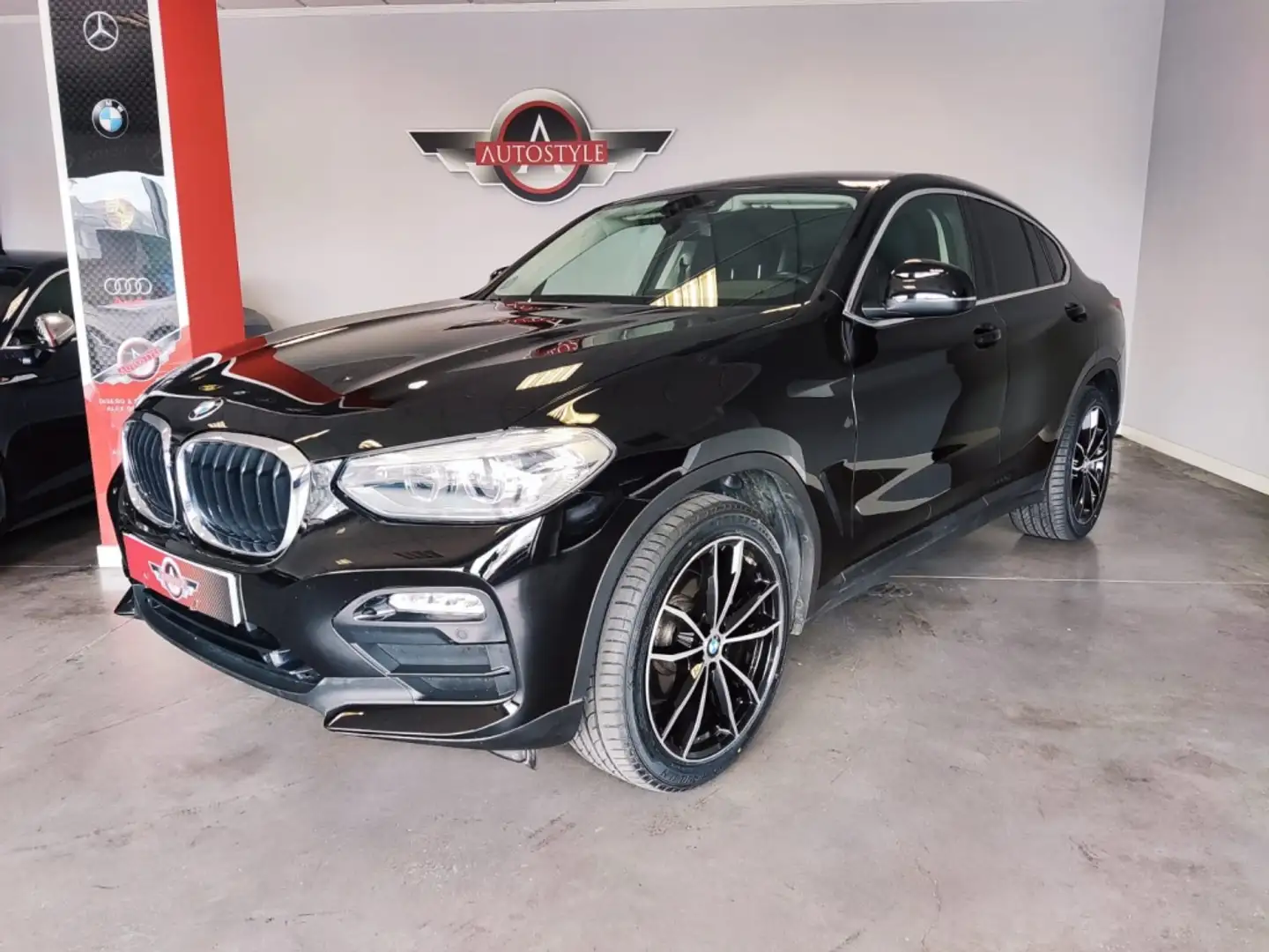 BMW X4 xDrive 20dA Zwart - 2