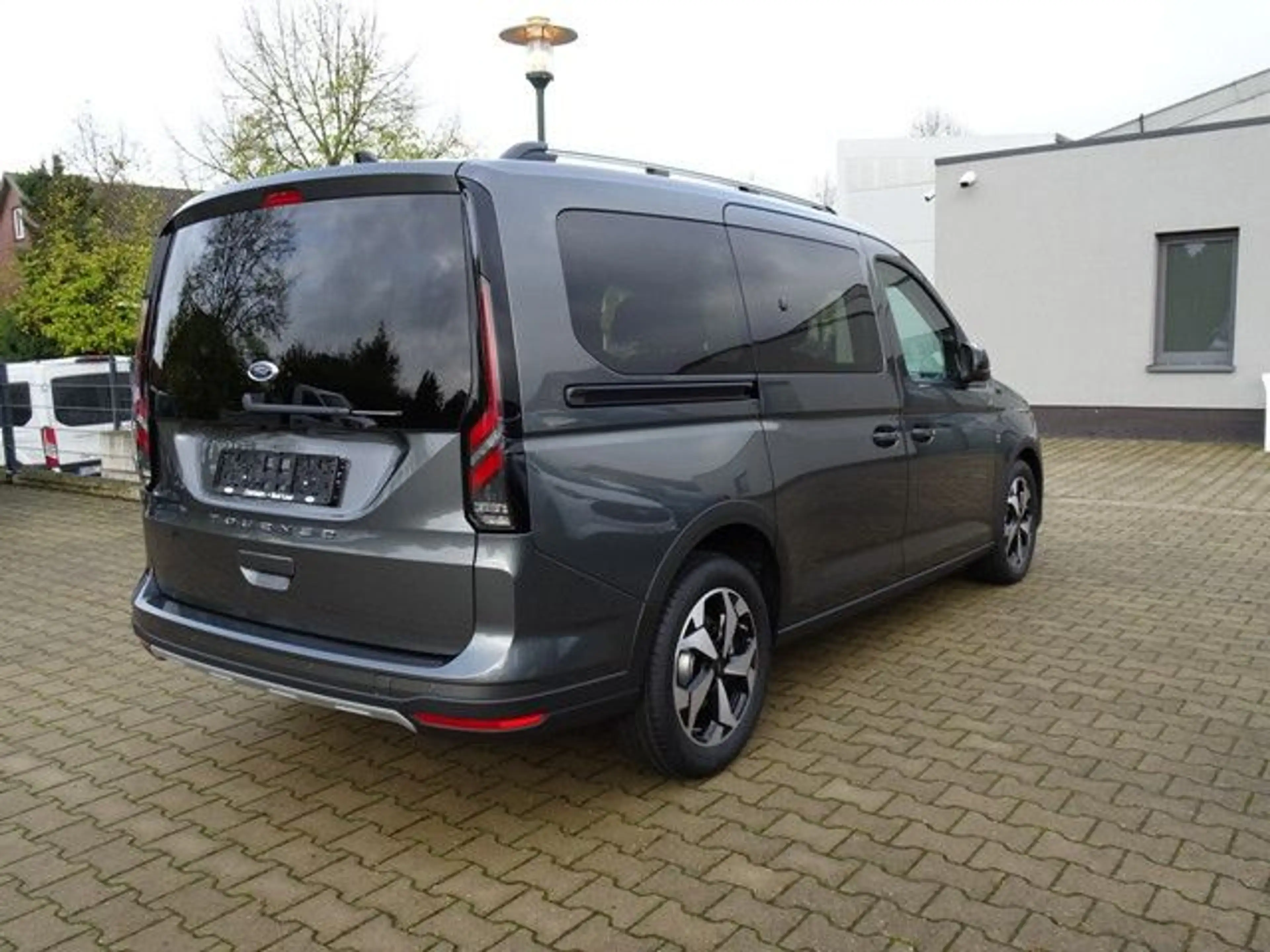 Ford Grand Tourneo Connect Active — photo 4