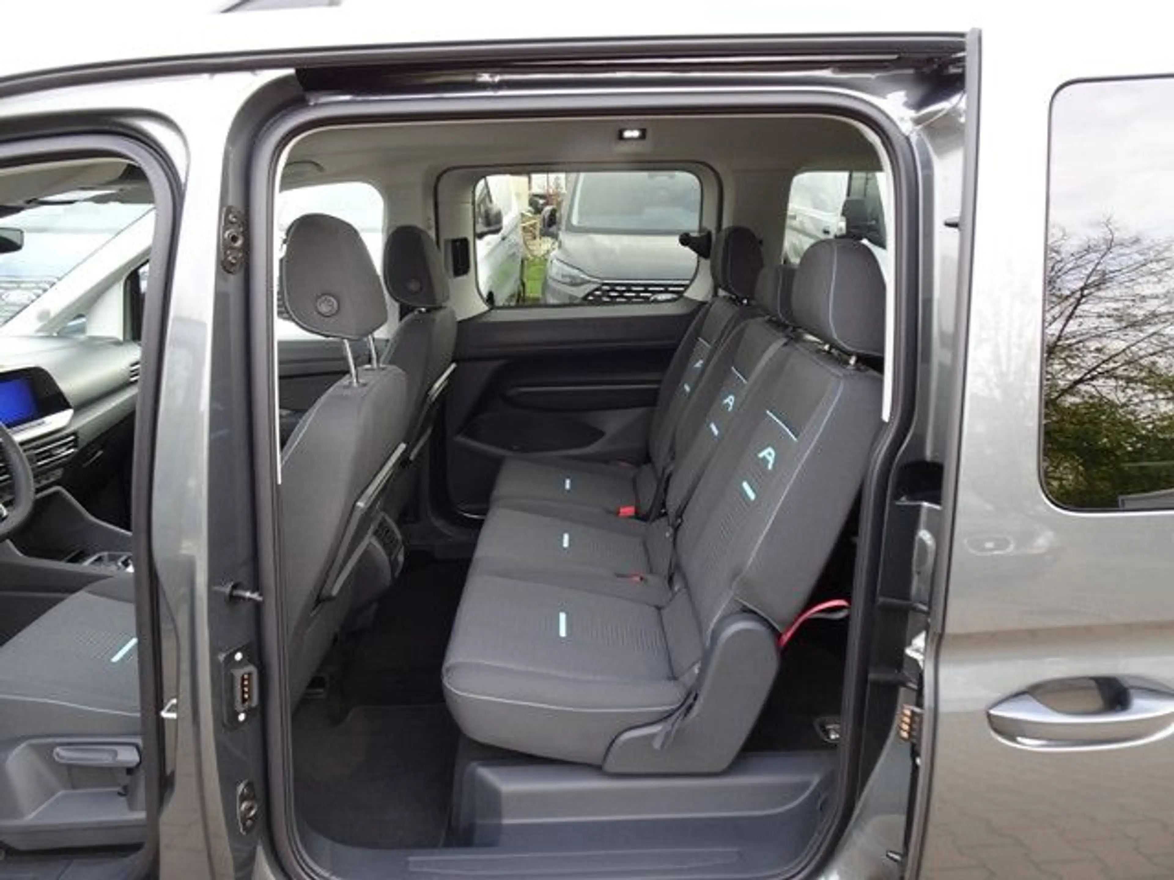 Ford Grand Tourneo Connect Active — photo 12