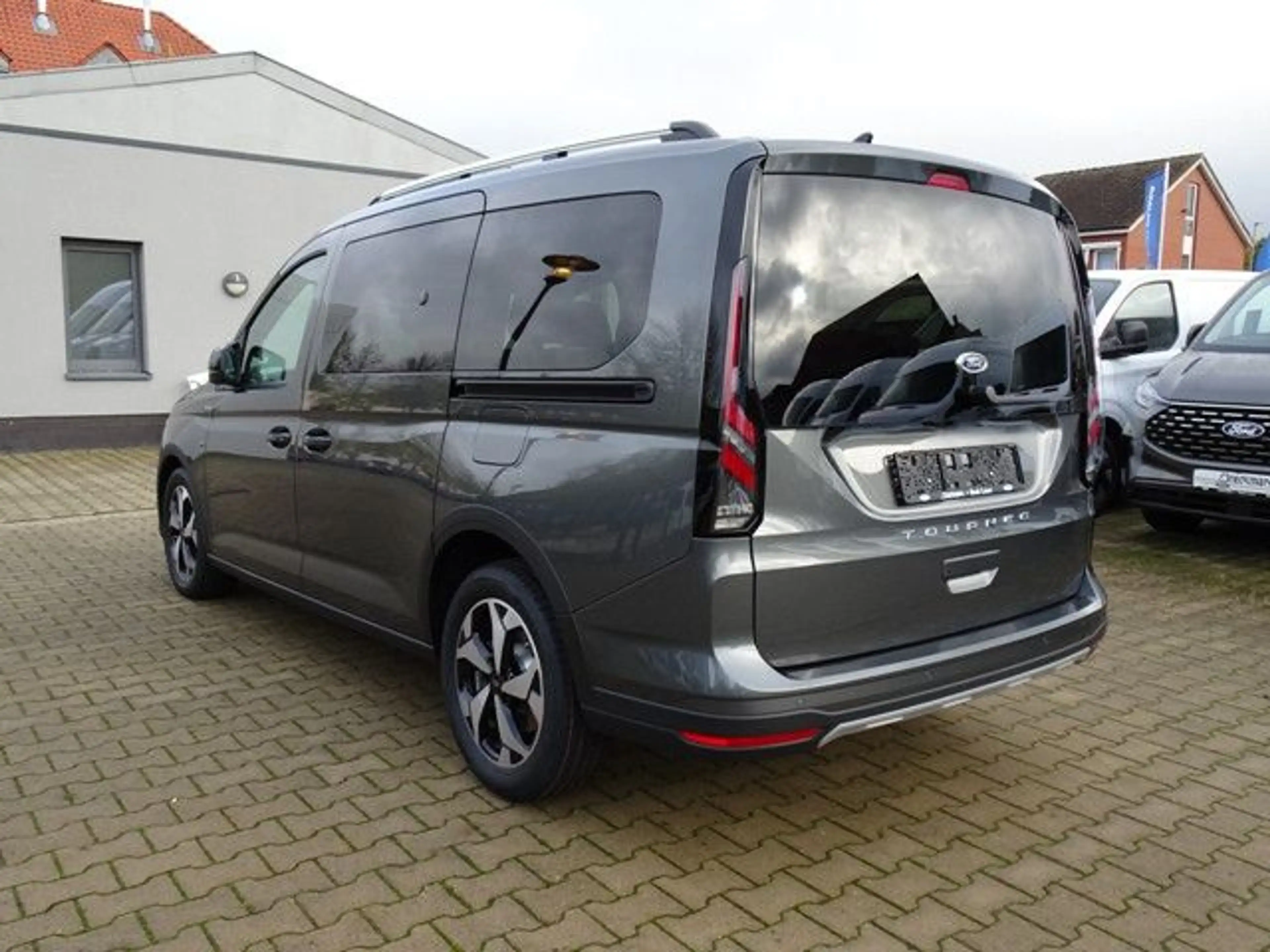 Ford Grand Tourneo Connect Active — photo 6