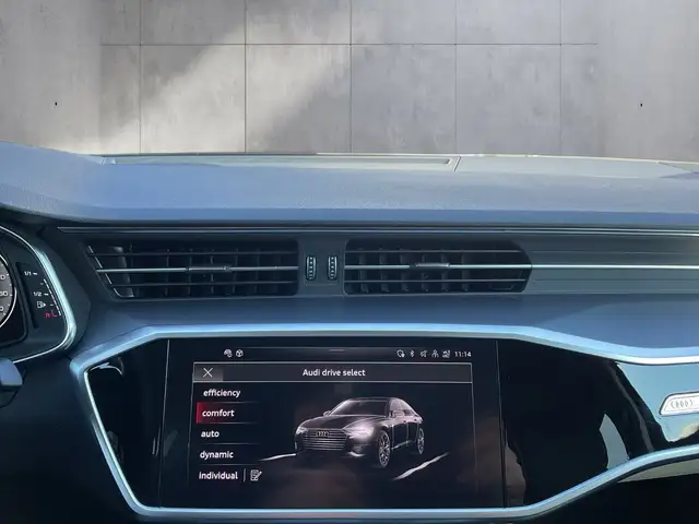 Audi A6 view 13