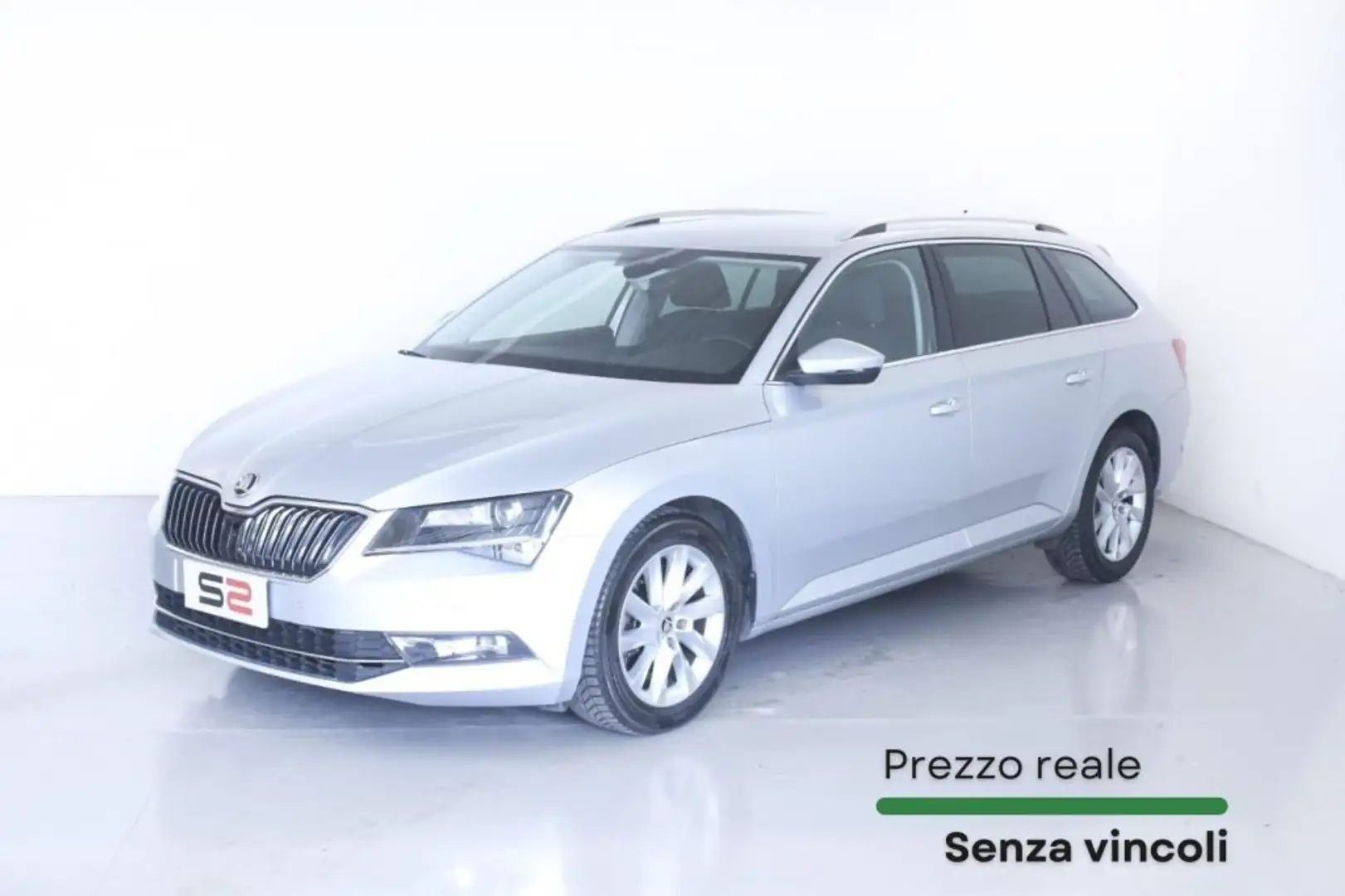 Skoda Superb 2.0 TDI 190 CV SCR DSG 4x4 Wagon Executive Stříbrná - 1