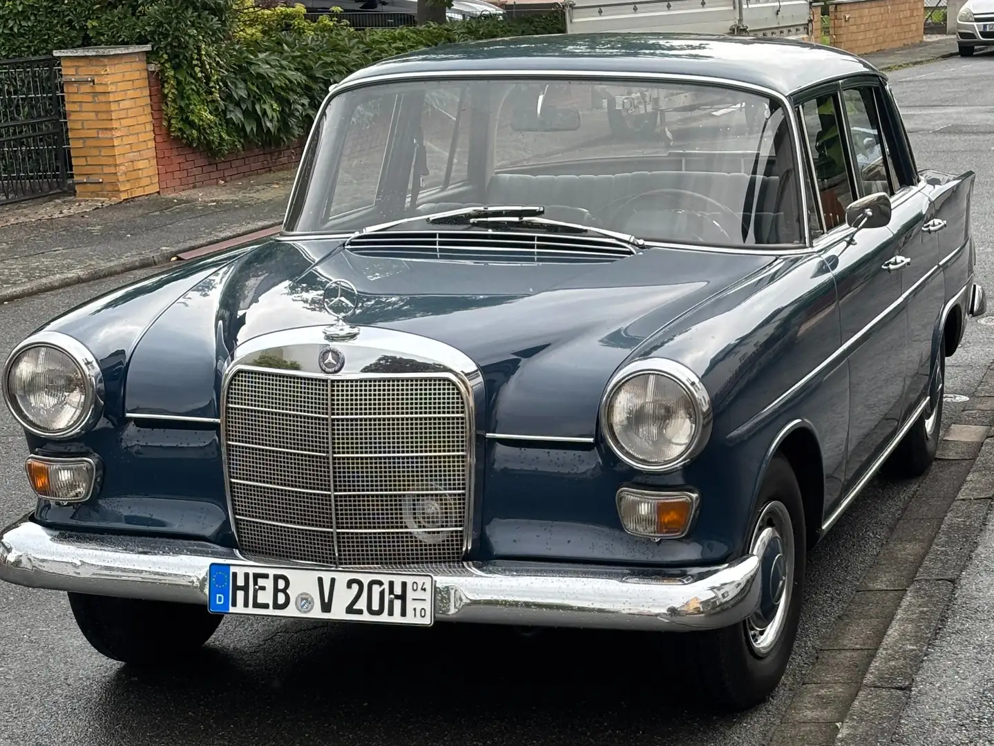 Mercedes-Benz 200 Heckflosse Bleu - 1