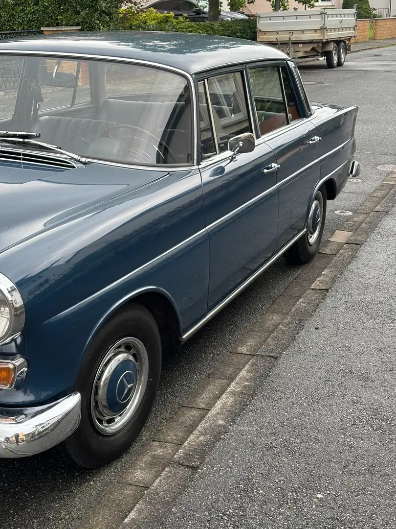 Mercedes-Benz 200 Heckflosse Bleu - 2