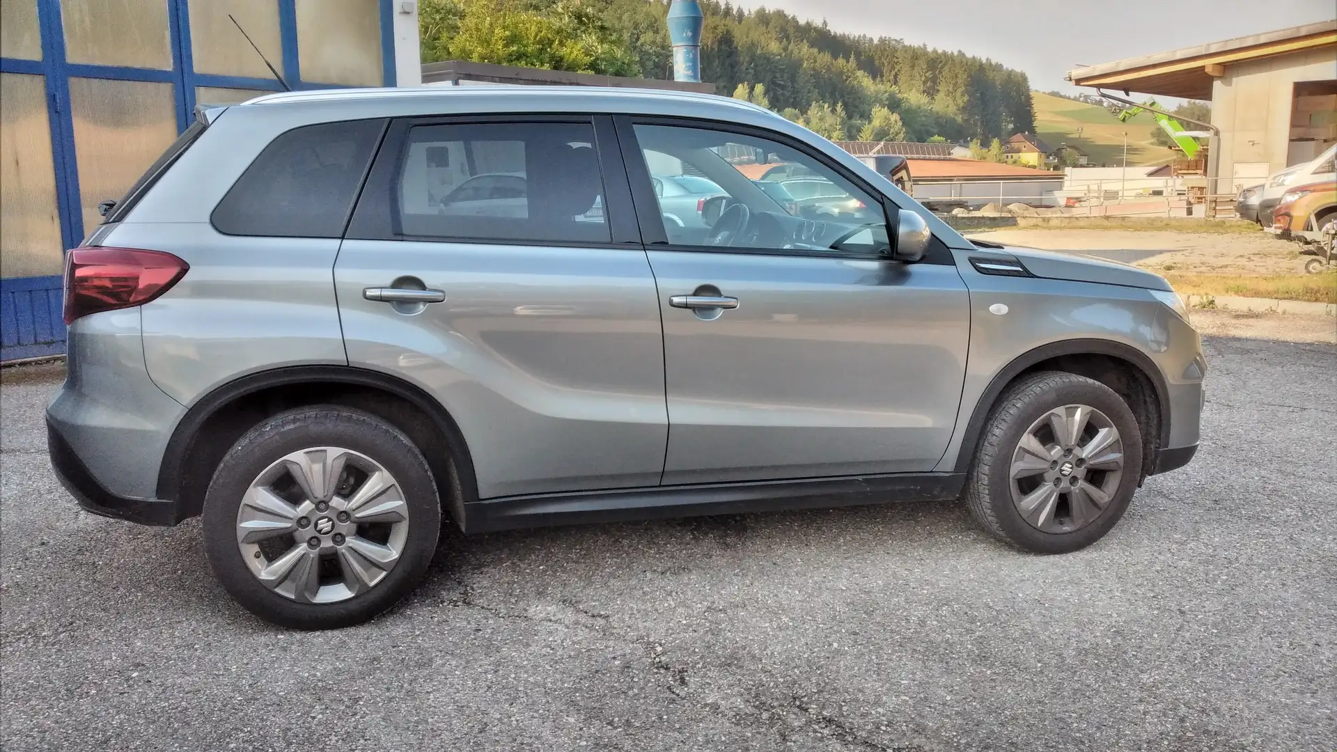 Suzuki Vitara Vitara 1,0 DITC ALLGRIP shine shine Grau - 2