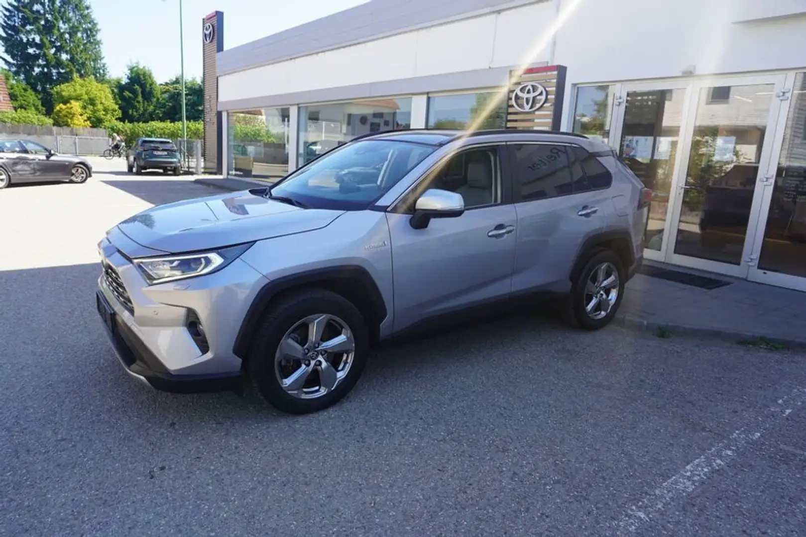 Toyota Sonstige Hybrid 2WD VIP *MWST*PANO*AHK* Silber - 2
