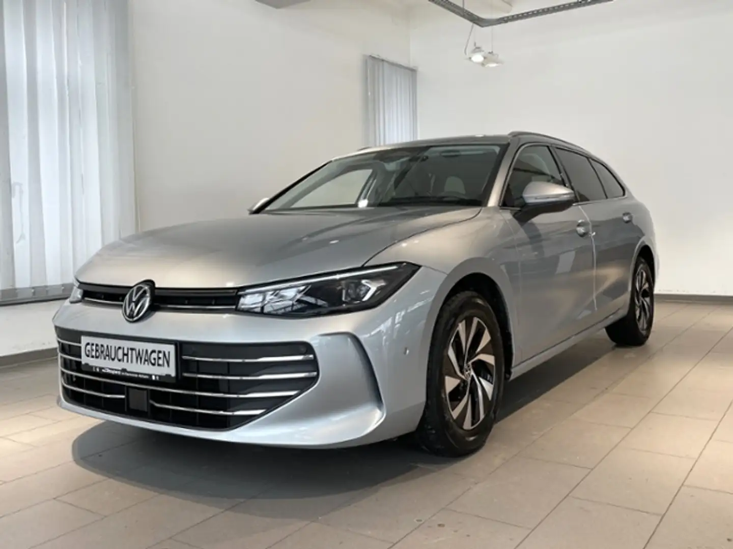 Volkswagen Passat 2.0 TDI Business +MASSAGE+DCC+AHK Silber - 2