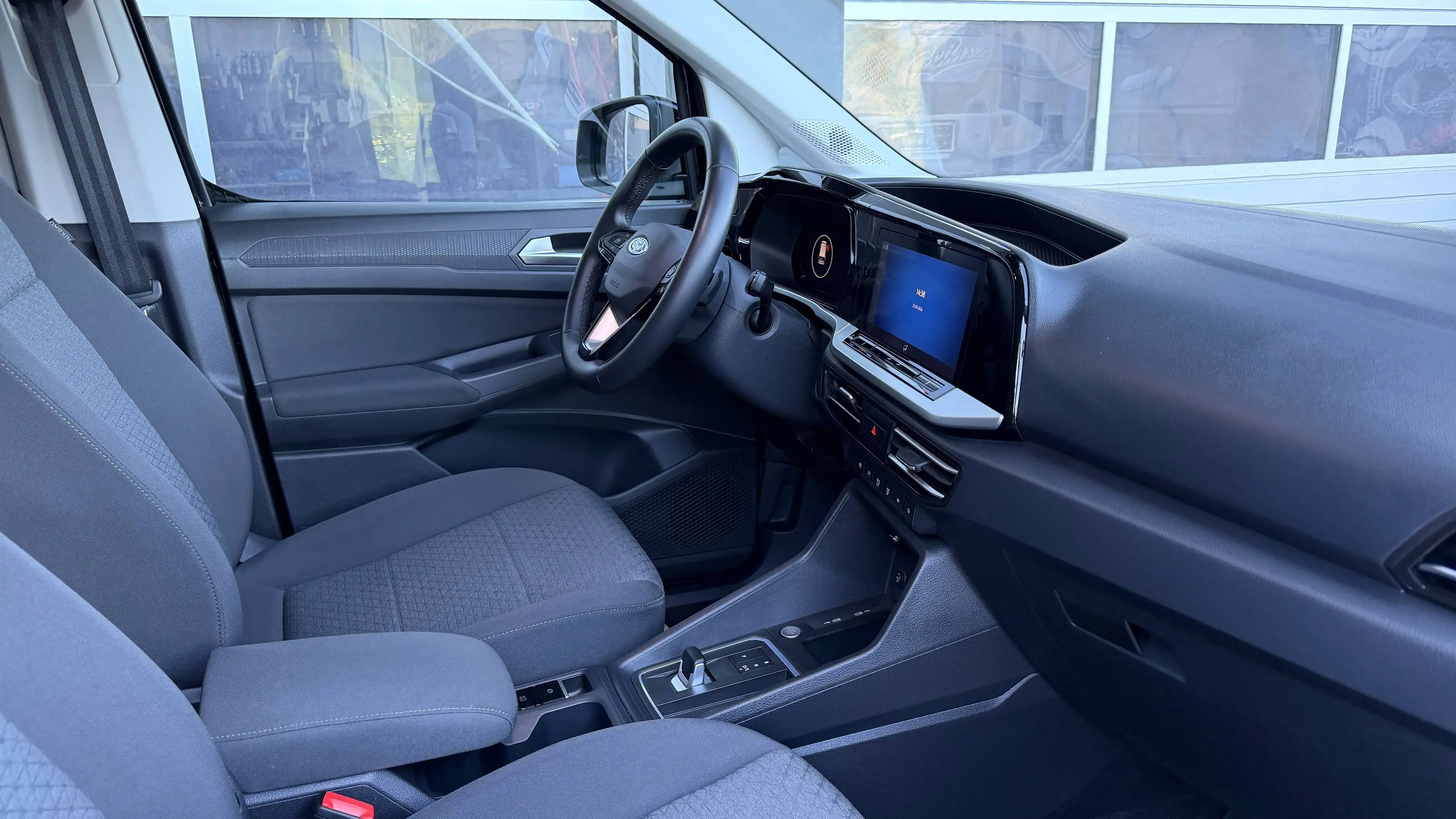 Ford Tourneo Connect Titanium — photo 11