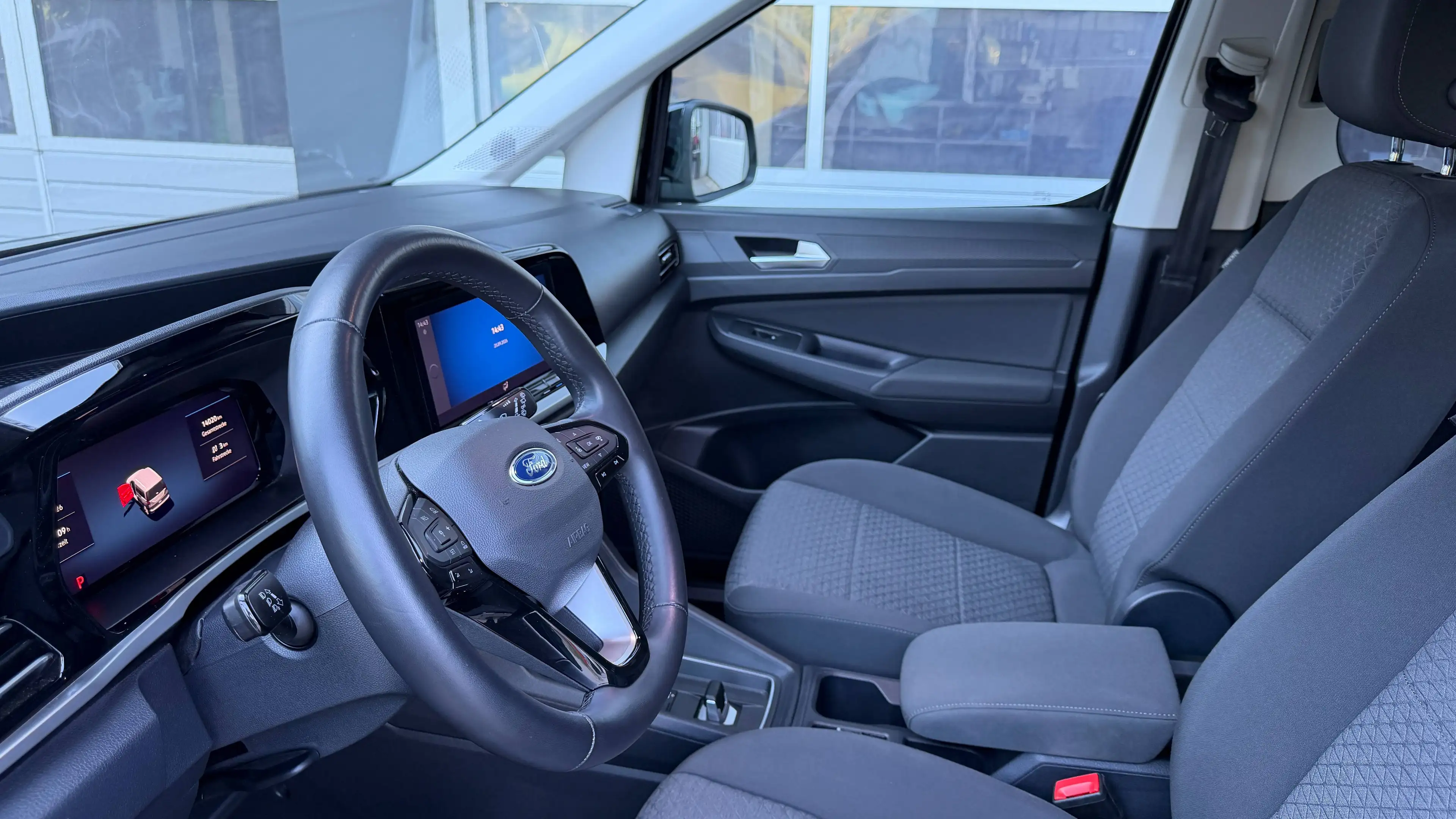 Ford Tourneo Connect Titanium — photo 8