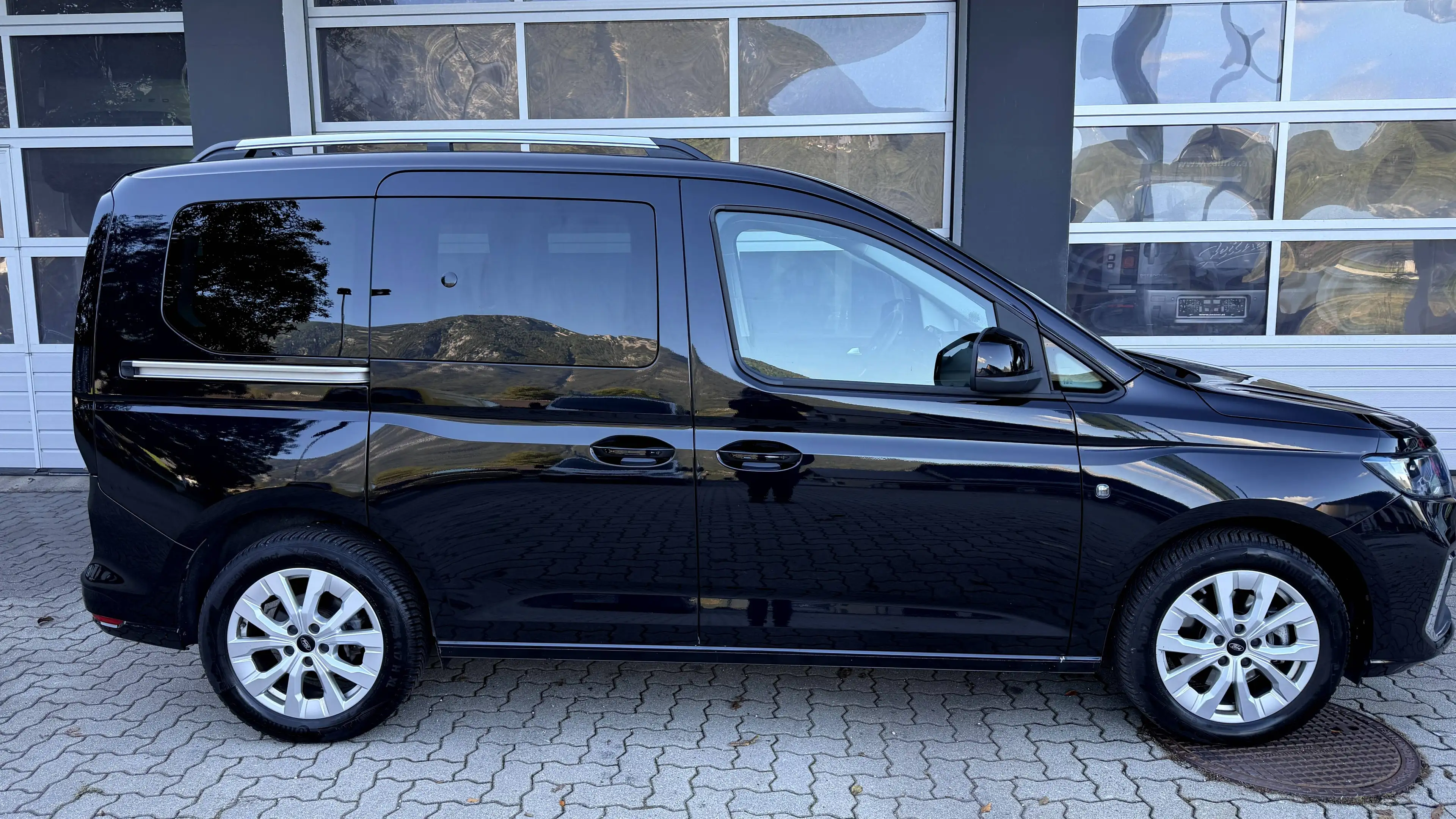 Ford Tourneo Connect Titanium — photo 4