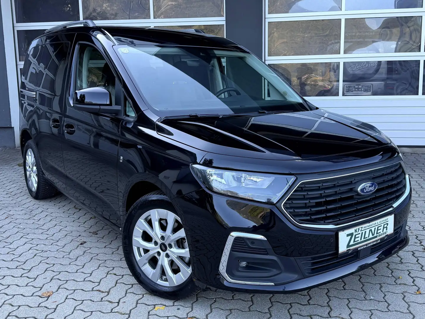 Ford Tourneo Connect Titanium Schwarz - 1