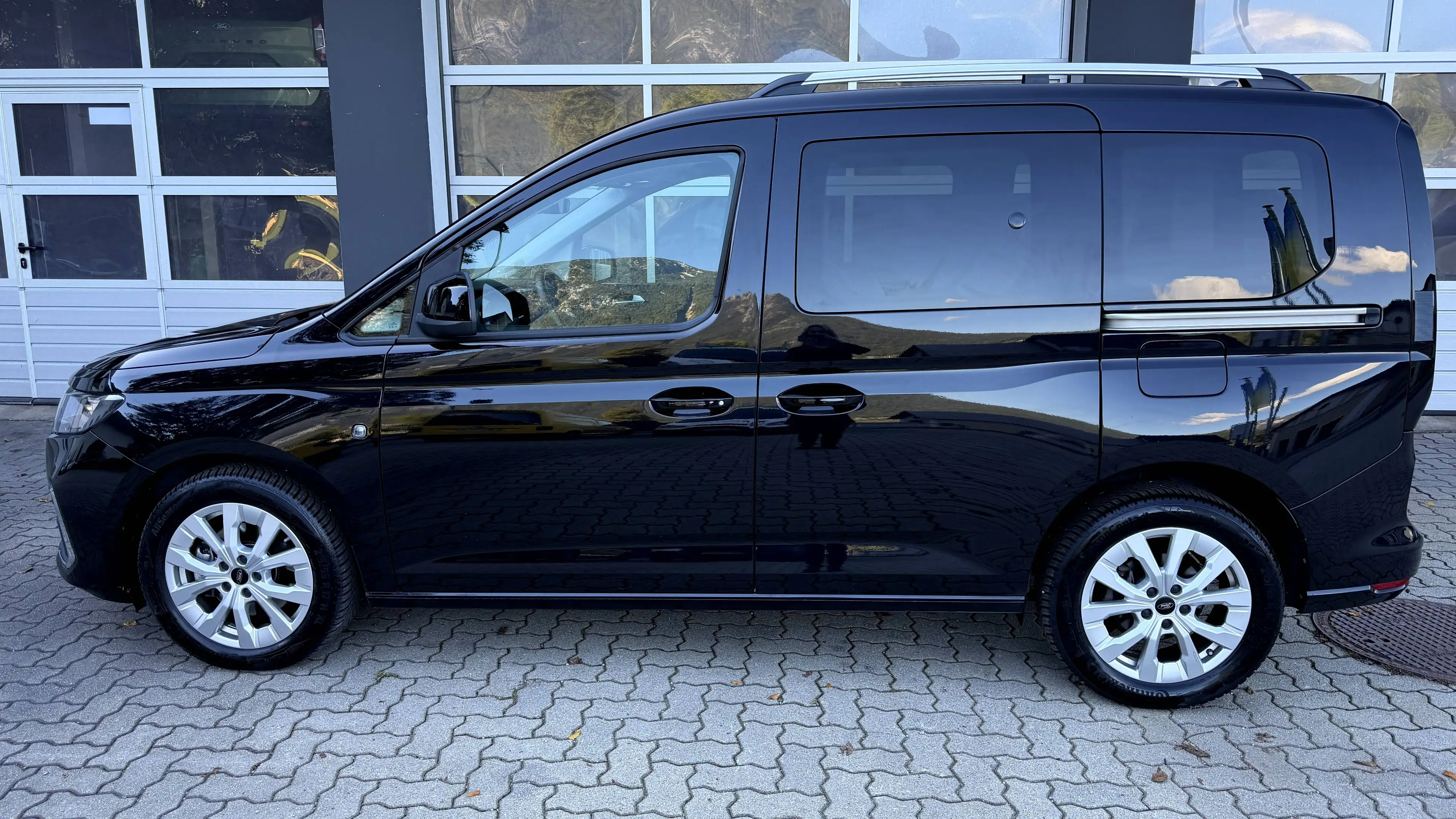 Ford Tourneo Connect Titanium — photo 6