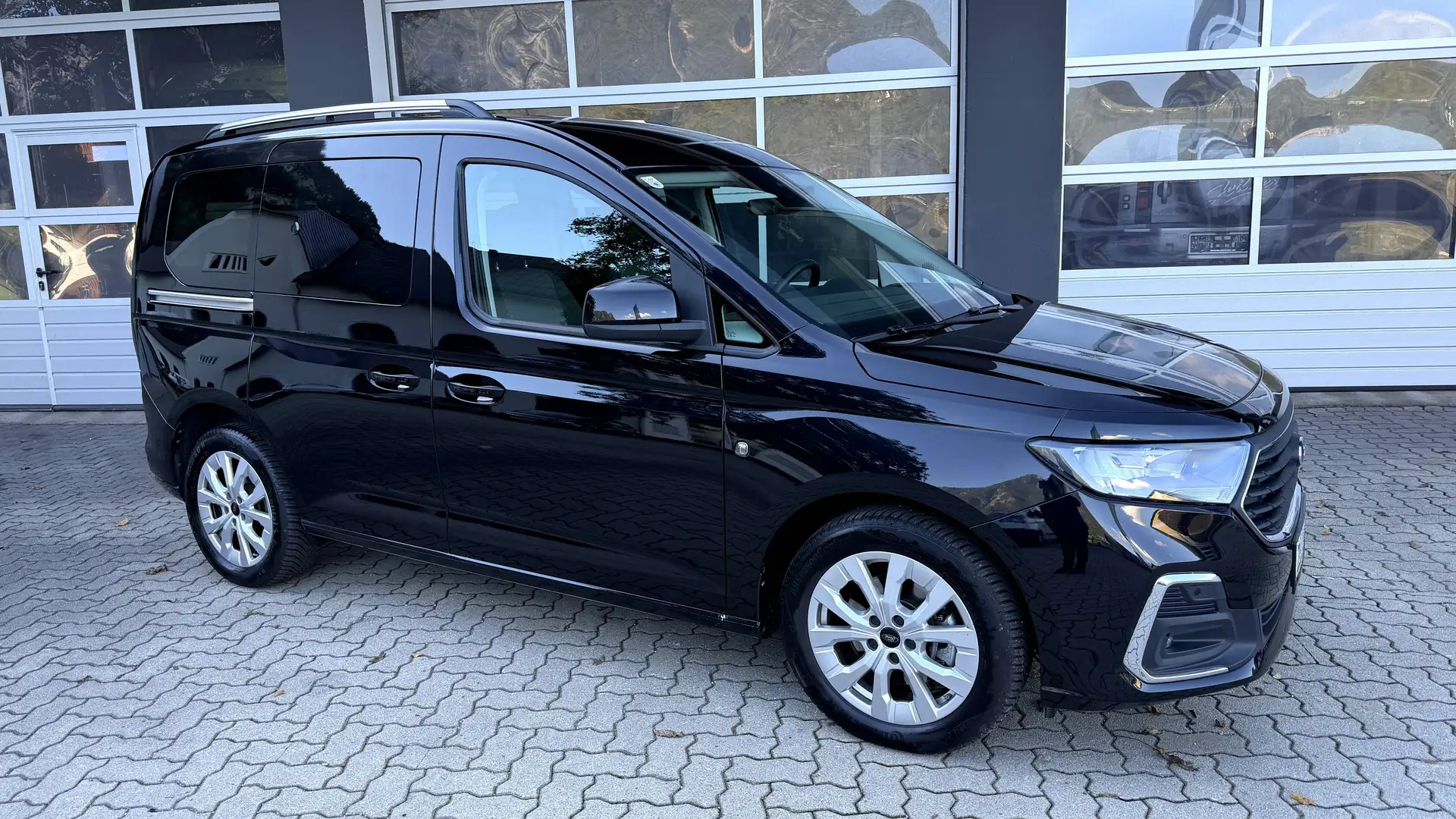 Ford Tourneo Connect Titanium Schwarz - 2