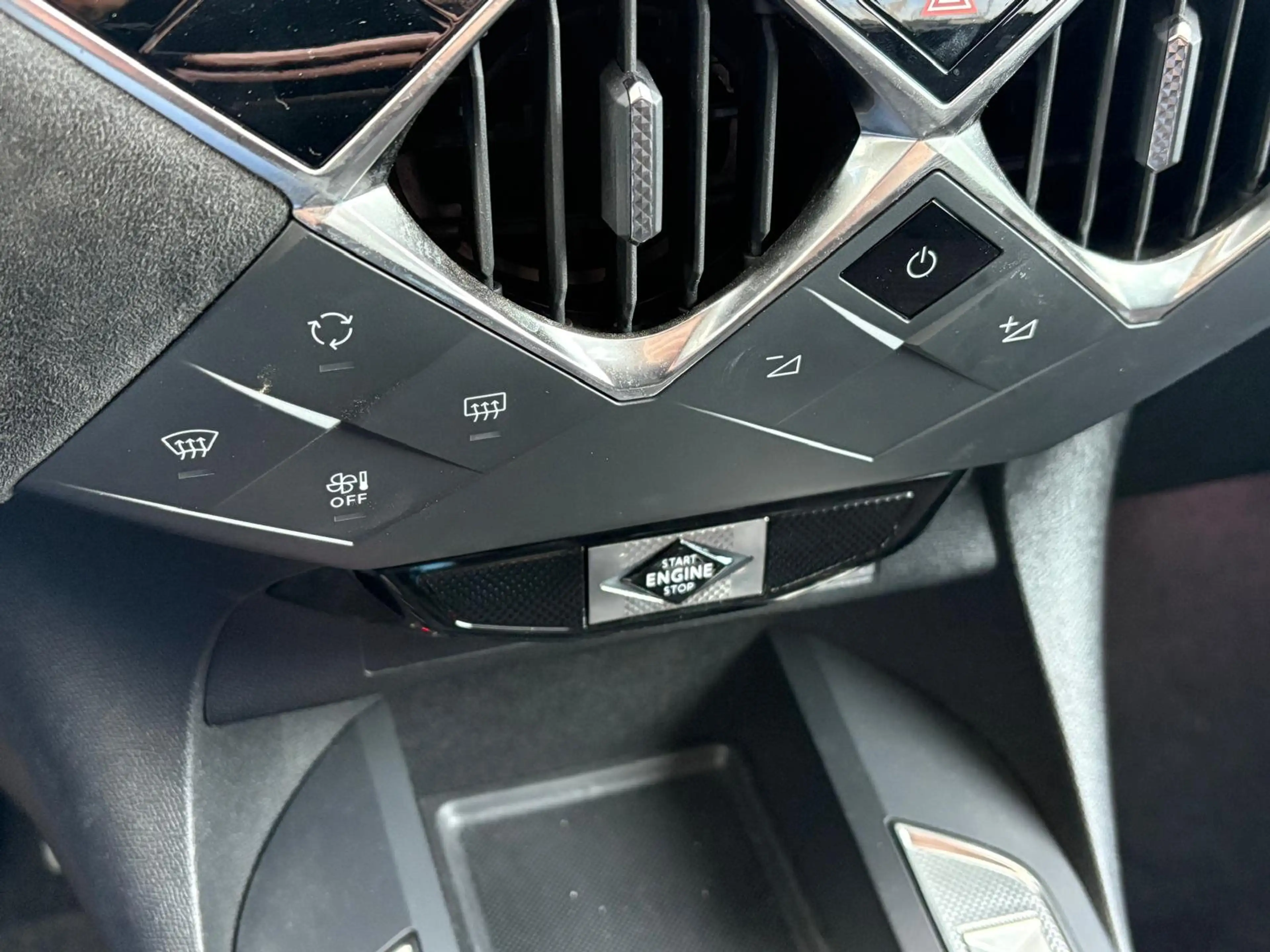 DS Automobiles DS 3 1.2 PURETECH 100CH PERFORMANCE LINE — photo 10