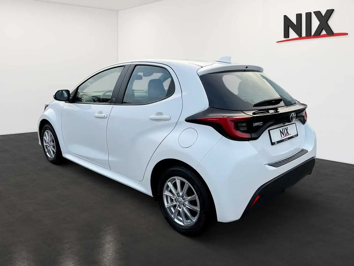 Toyota Yaris 1.5 Team D Benziner mit Automatik Bianco - 2