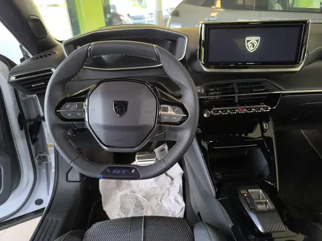 Peugeot 2008 view 11