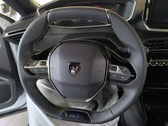 Peugeot 2008 view 12