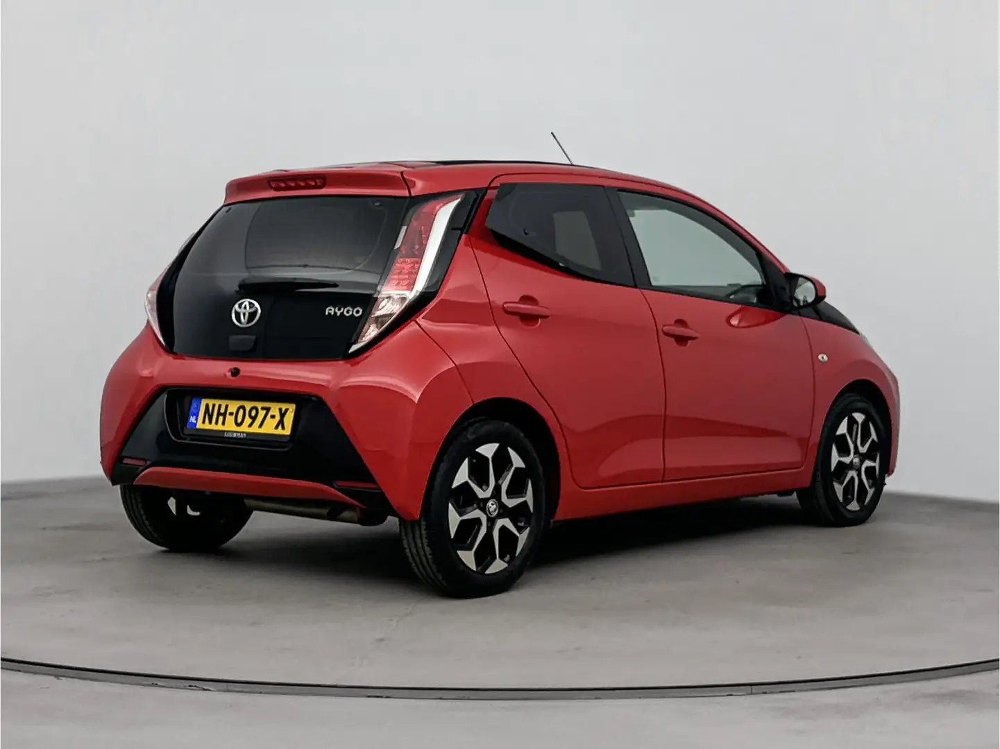 Toyota Aygo 1.0 VVT-i X-Wave Cabrio | Parkeercamera | Cabrio d Rouge - 2