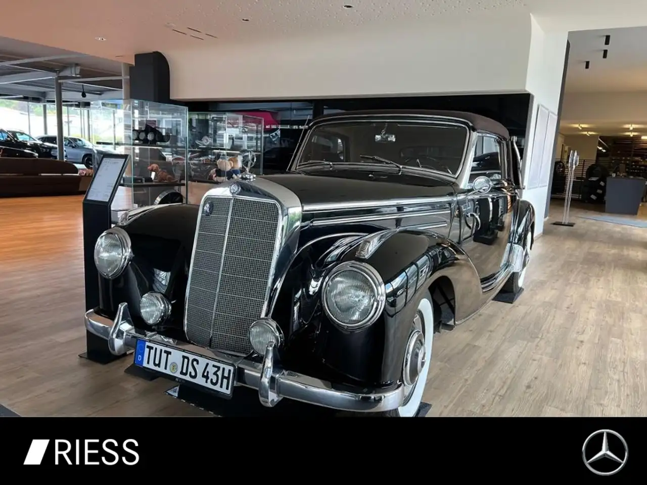 Mercedes-Benz 220