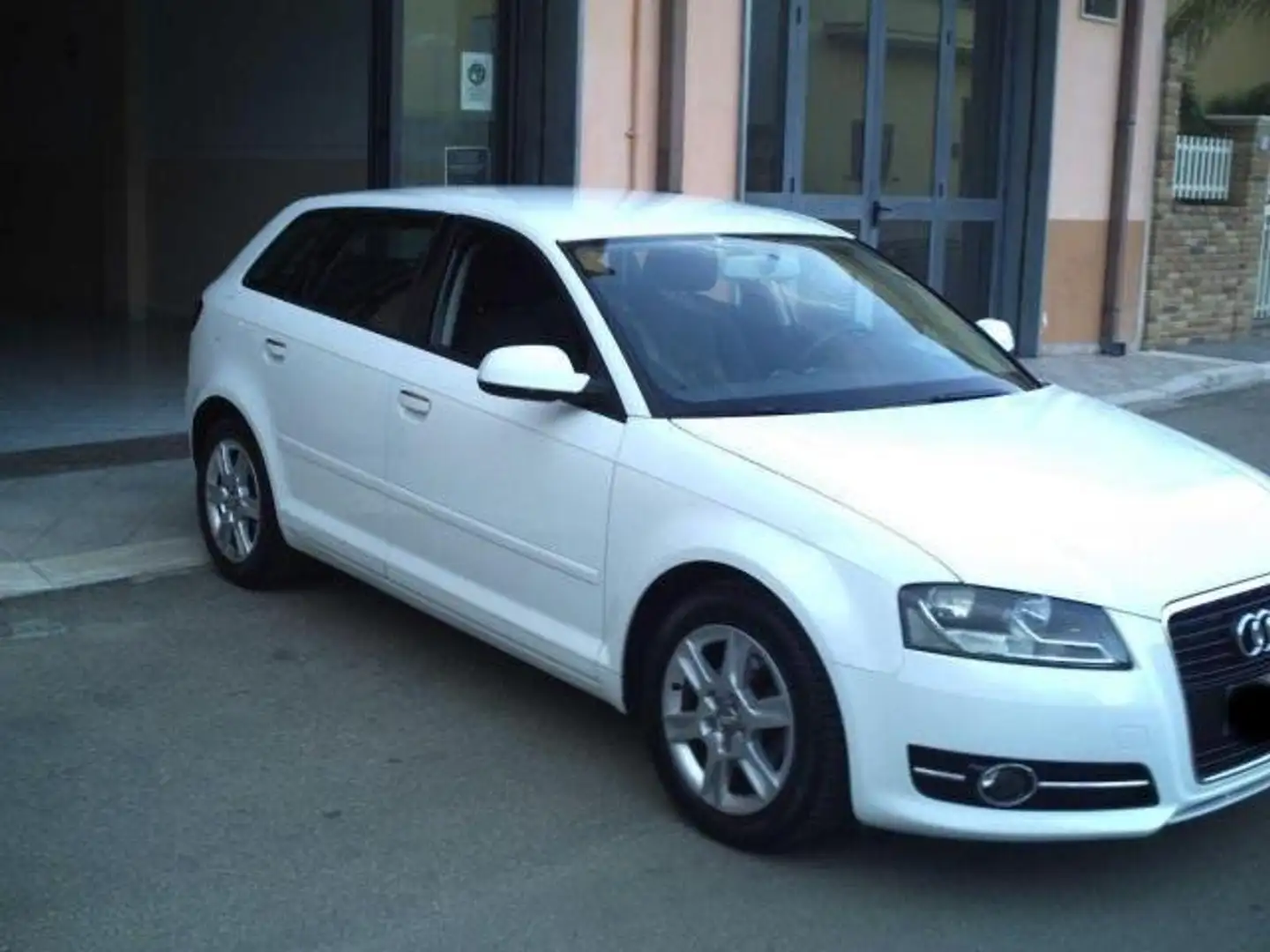 Audi A3 A3 II 2008 S.B. 1.6 tdi Young Edition 90cv Bianco - 1