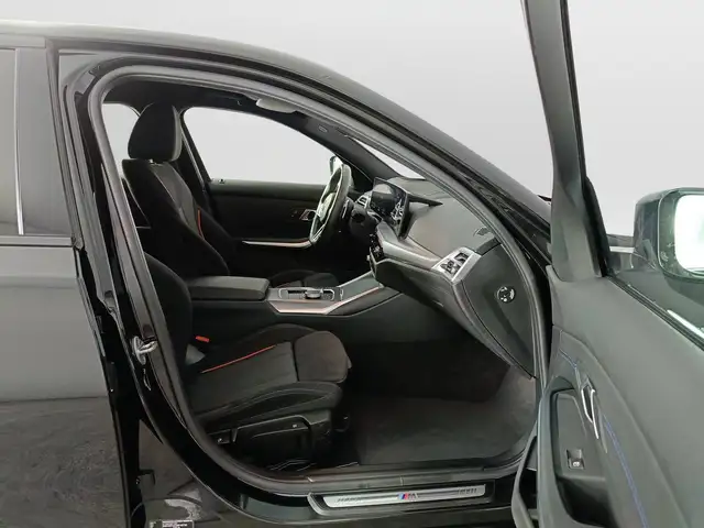 BMW 3 Series view 11