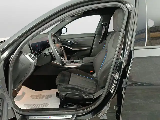 BMW 3 Series view 8