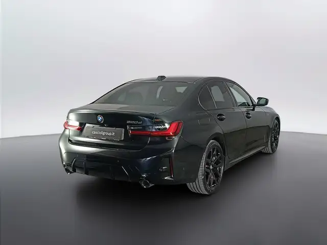 BMW 3 Series view 4