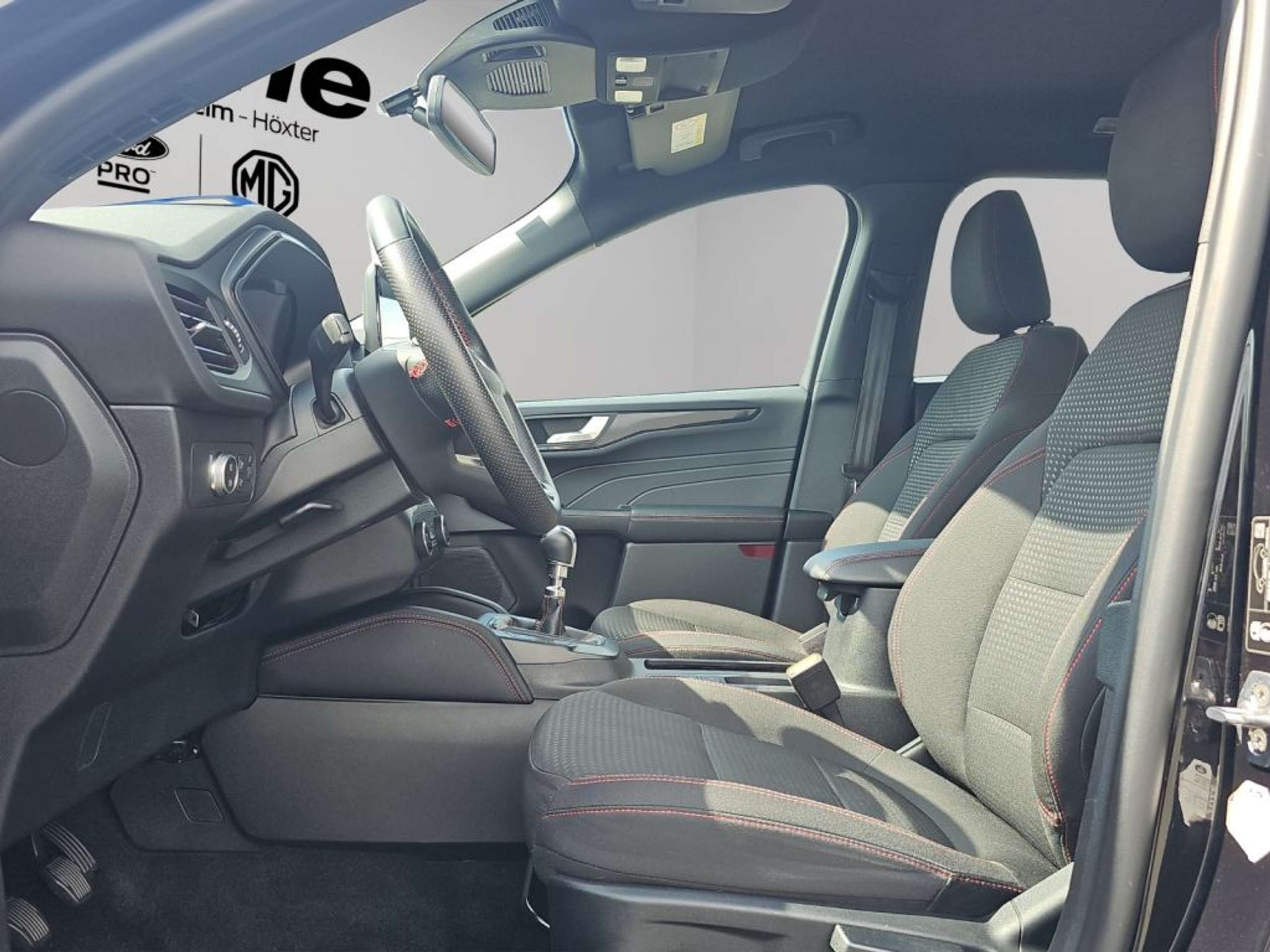 Fahrzeugabbildung Ford Kuga 2.0 EcoBlue Hybrid ST-LINE - mit KI generiert/bearbeitet