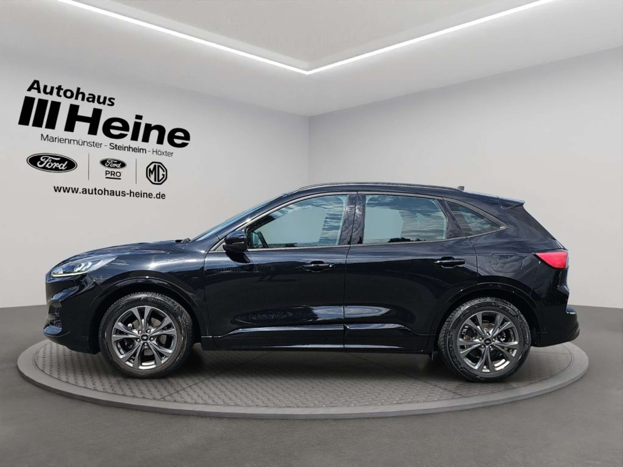 Fahrzeugabbildung Ford Kuga 2.0 EcoBlue Hybrid ST-LINE - mit KI generiert/bearbeitet