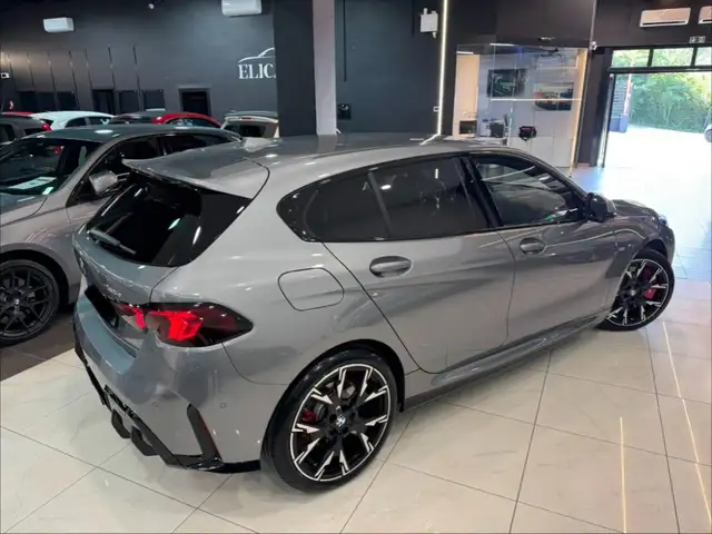 BMW 1 Series view 11