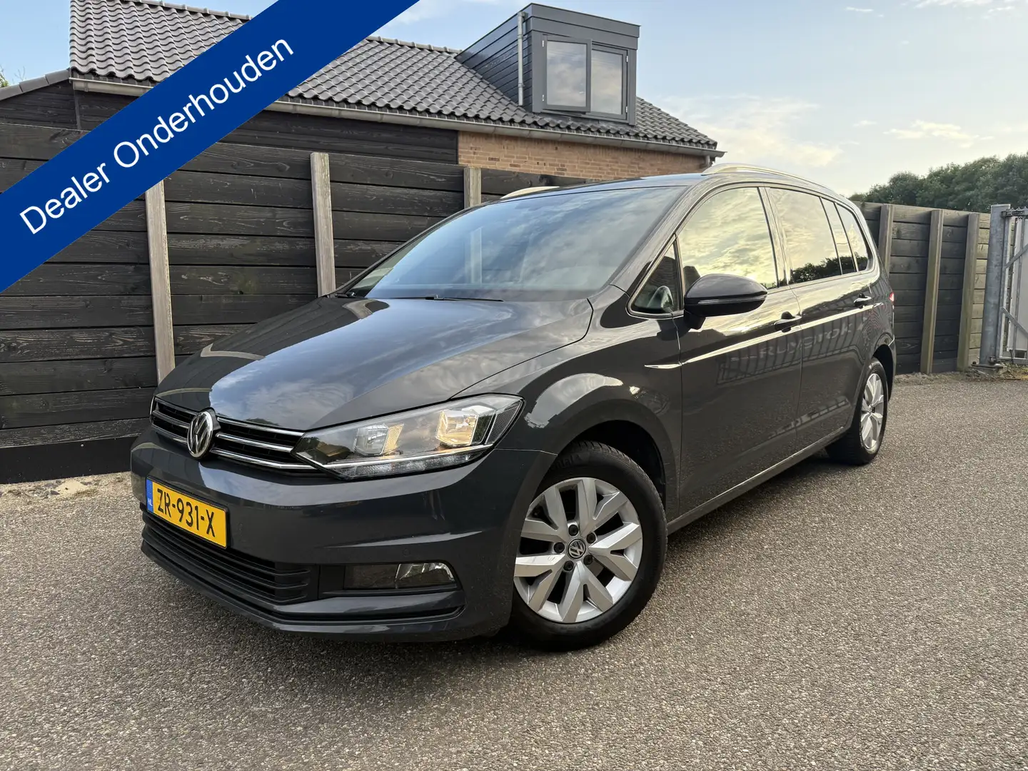 Volkswagen Touran 1.0 TSI Comfortline Business 7p NL-auto, dealer o. Gris - 1