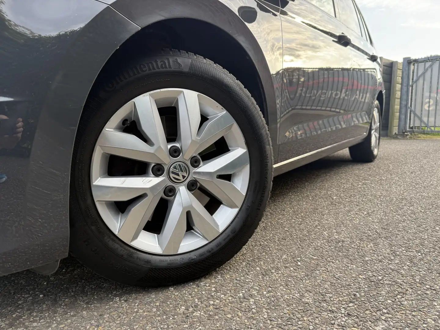 Volkswagen Touran 1.0 TSI Comfortline Business 7p NL-auto, dealer o. Gris - 2
