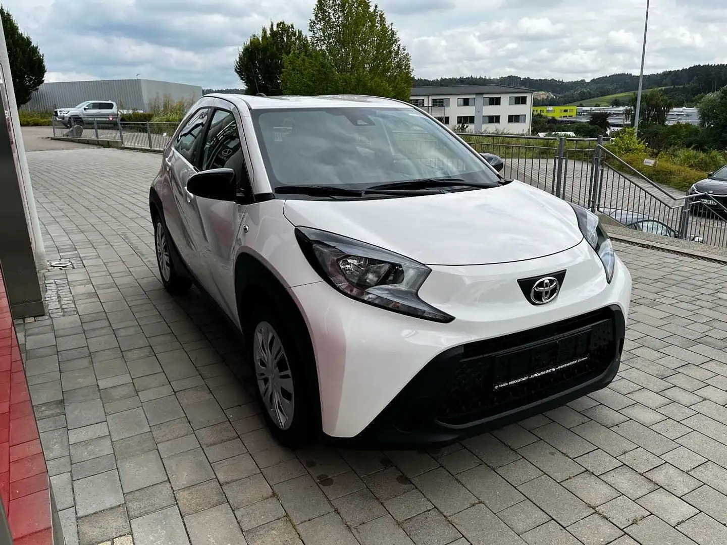 Toyota Aygo X 1.0 l Business Edition Wit - 2