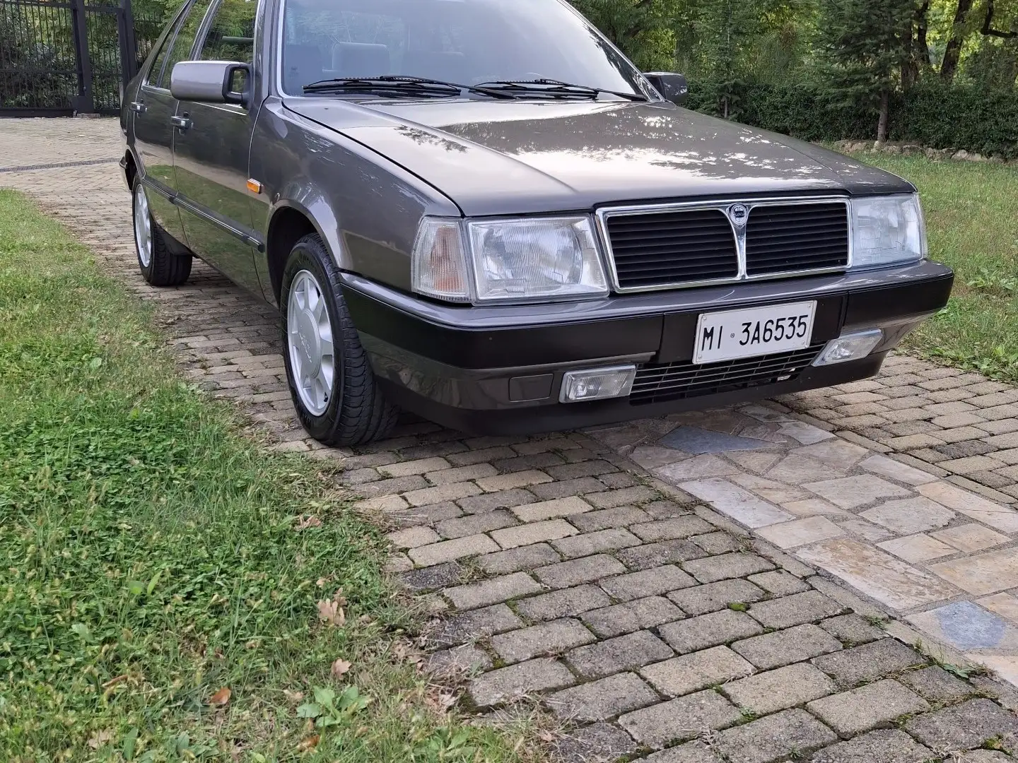Lancia Thema 2.0 ie - 1
