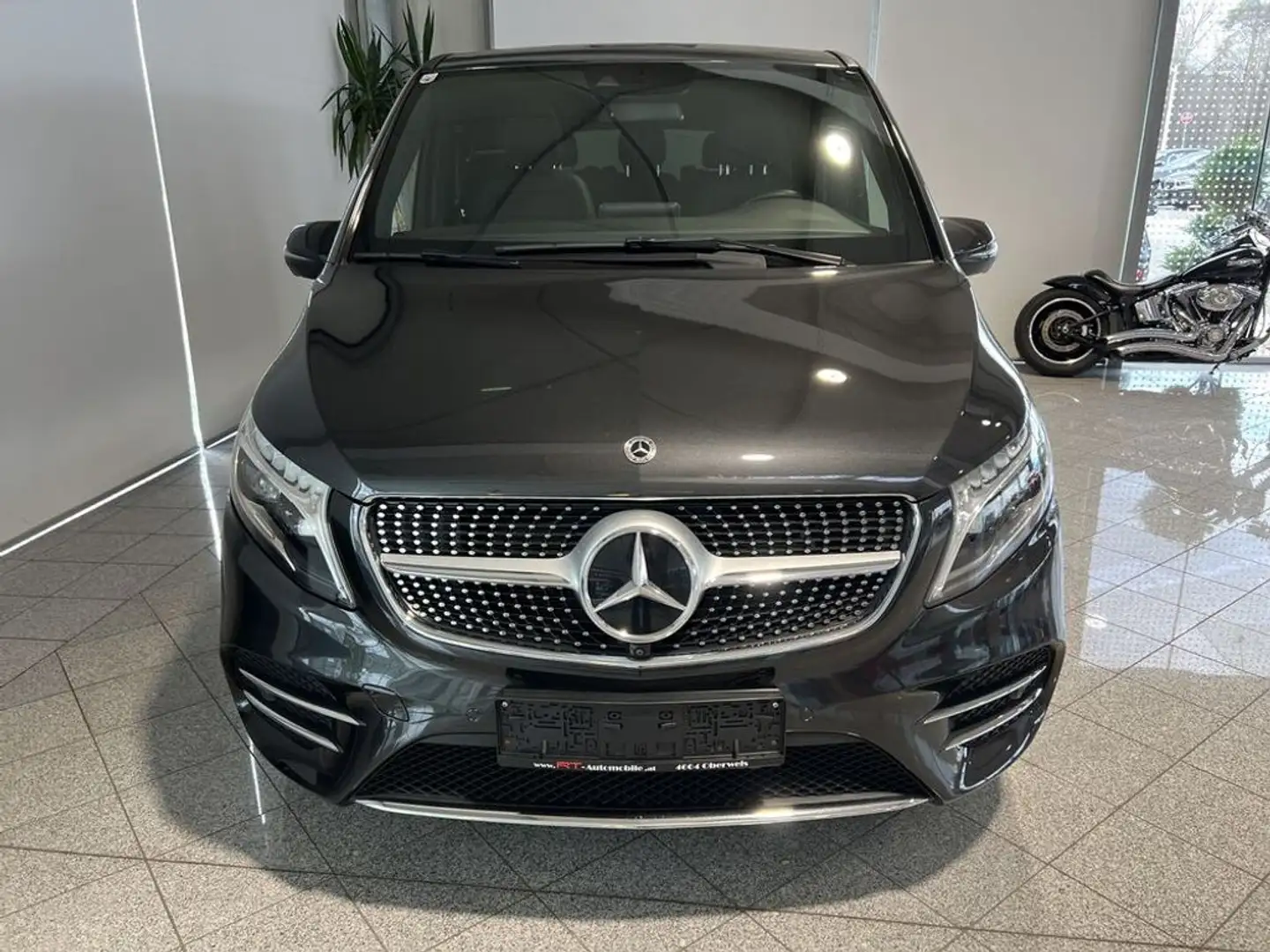 Mercedes-Benz V 300 d 4Matic Avantgarde Edition lang Grau - 2