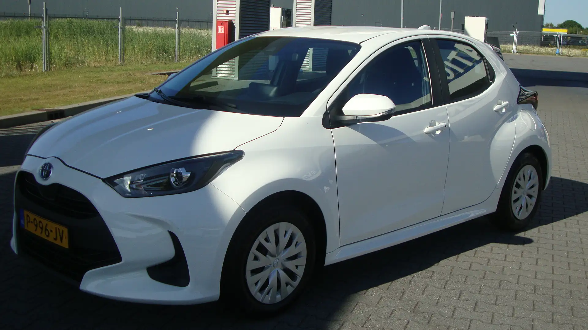 Toyota Yaris 1.5 Hybrid 116pk CVT Active PDC, Camera, Clima Blanc - 2