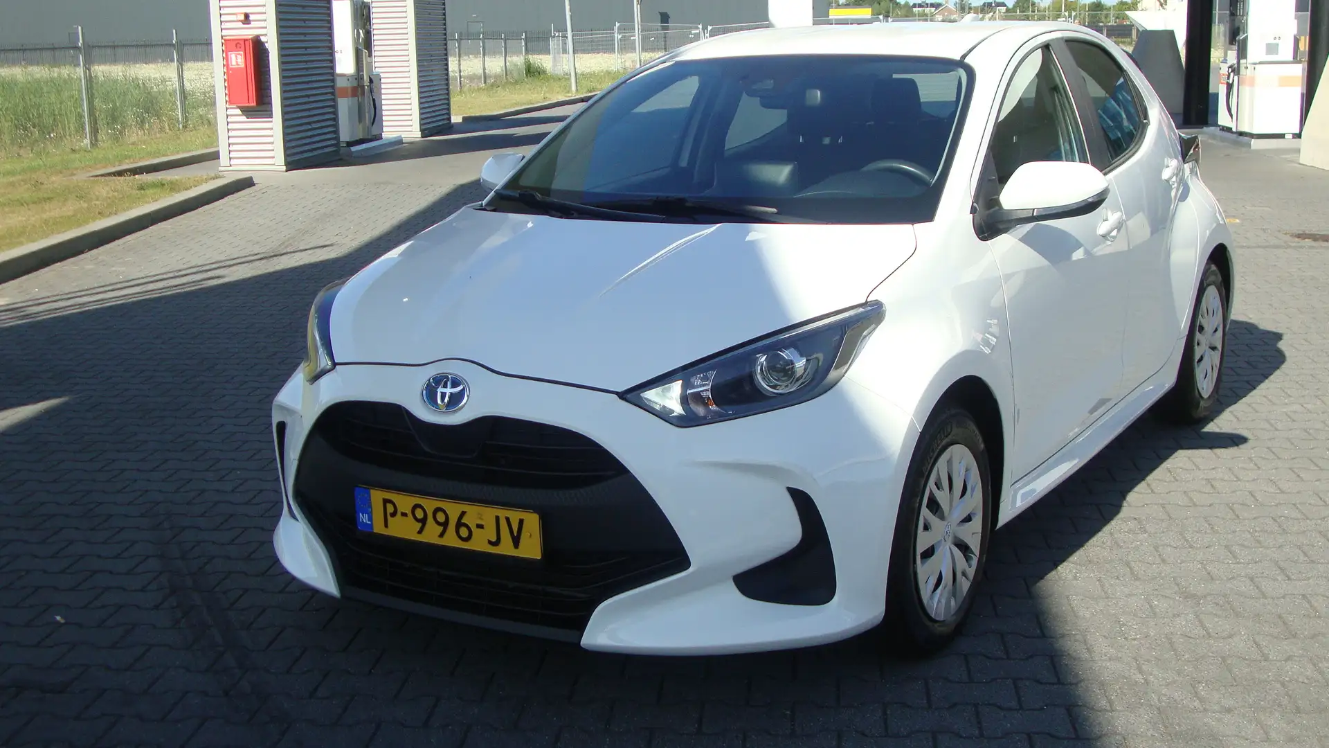 Toyota Yaris 1.5 Hybrid 116pk CVT Active PDC, Camera, Clima Blanc - 1