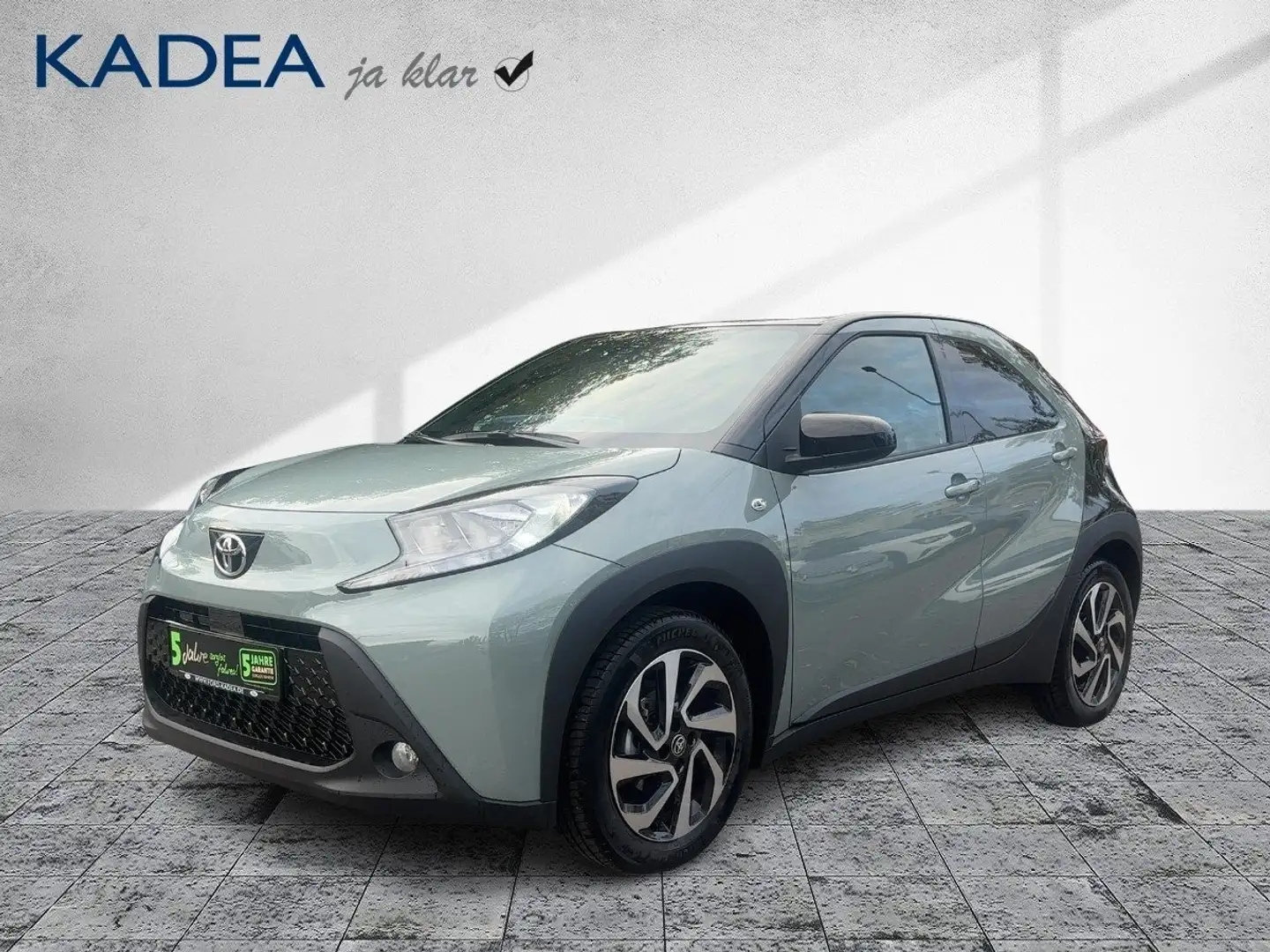 Toyota Aygo 1.0 Teamplayer ACC+Navi+SHZ+Fernlichtass. Чорний - 2