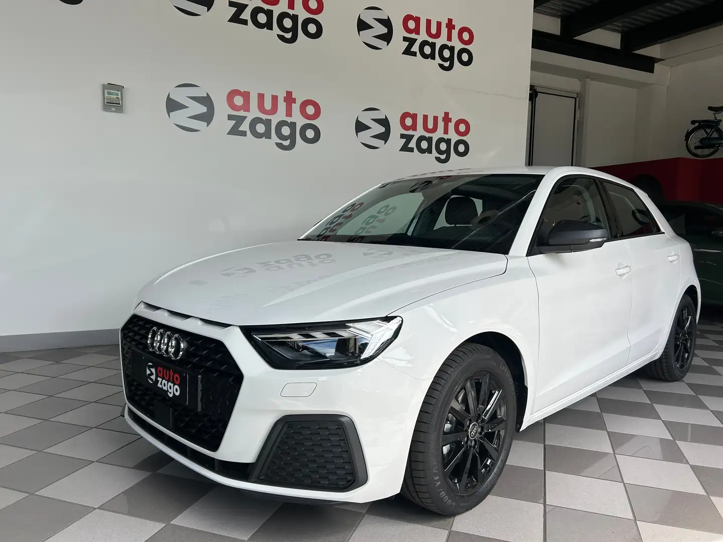 Audi A1 Sportback 30 1.0 tfsi  S-tronic Admired Advanced Weiß - 1