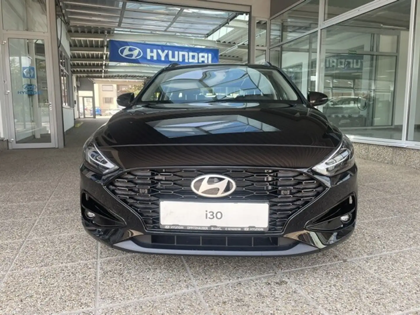 Hyundai i30 Kombi 1,0 TGDI Smart Line Schwarz - 2